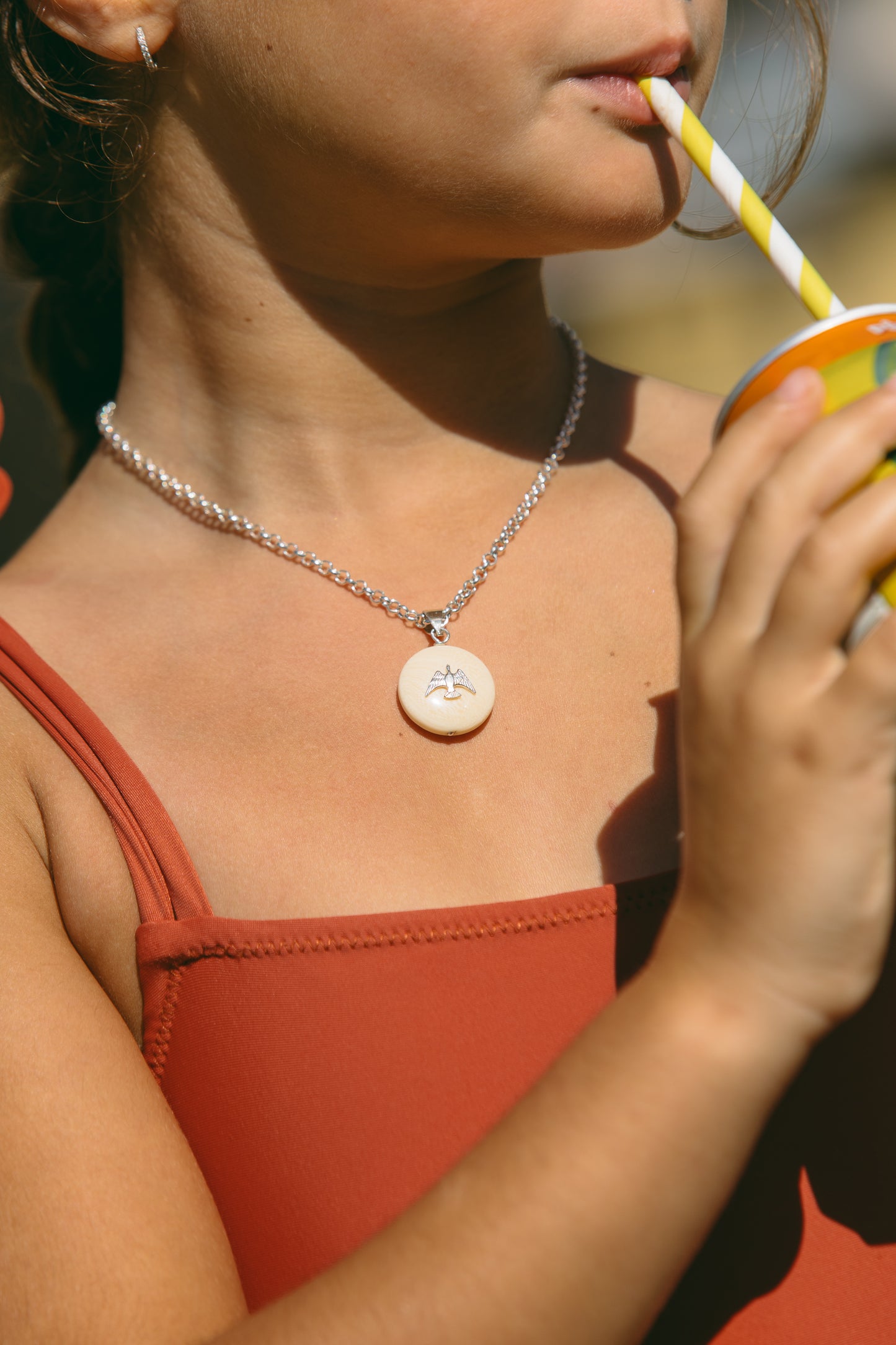 Maman et sa fille Ivory Pendant 2