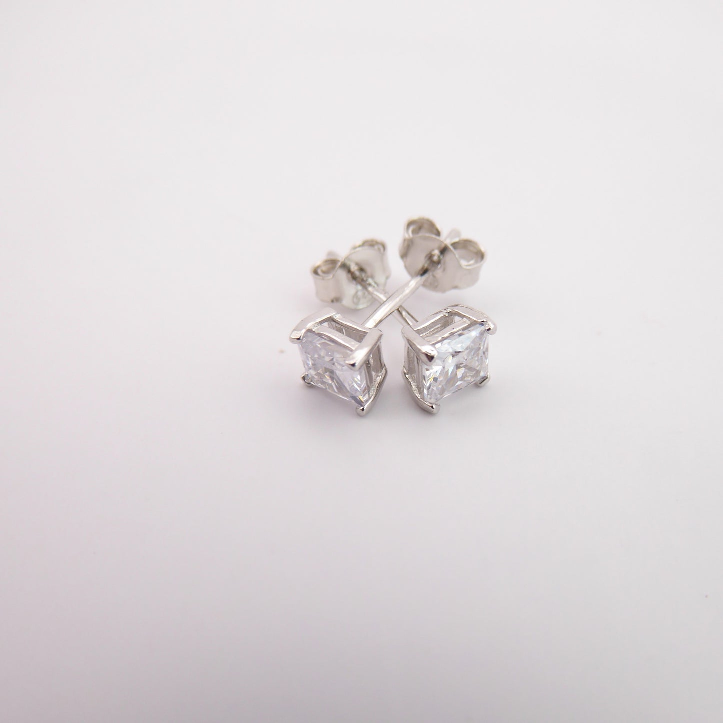 Éclatante Zirconia Earrings