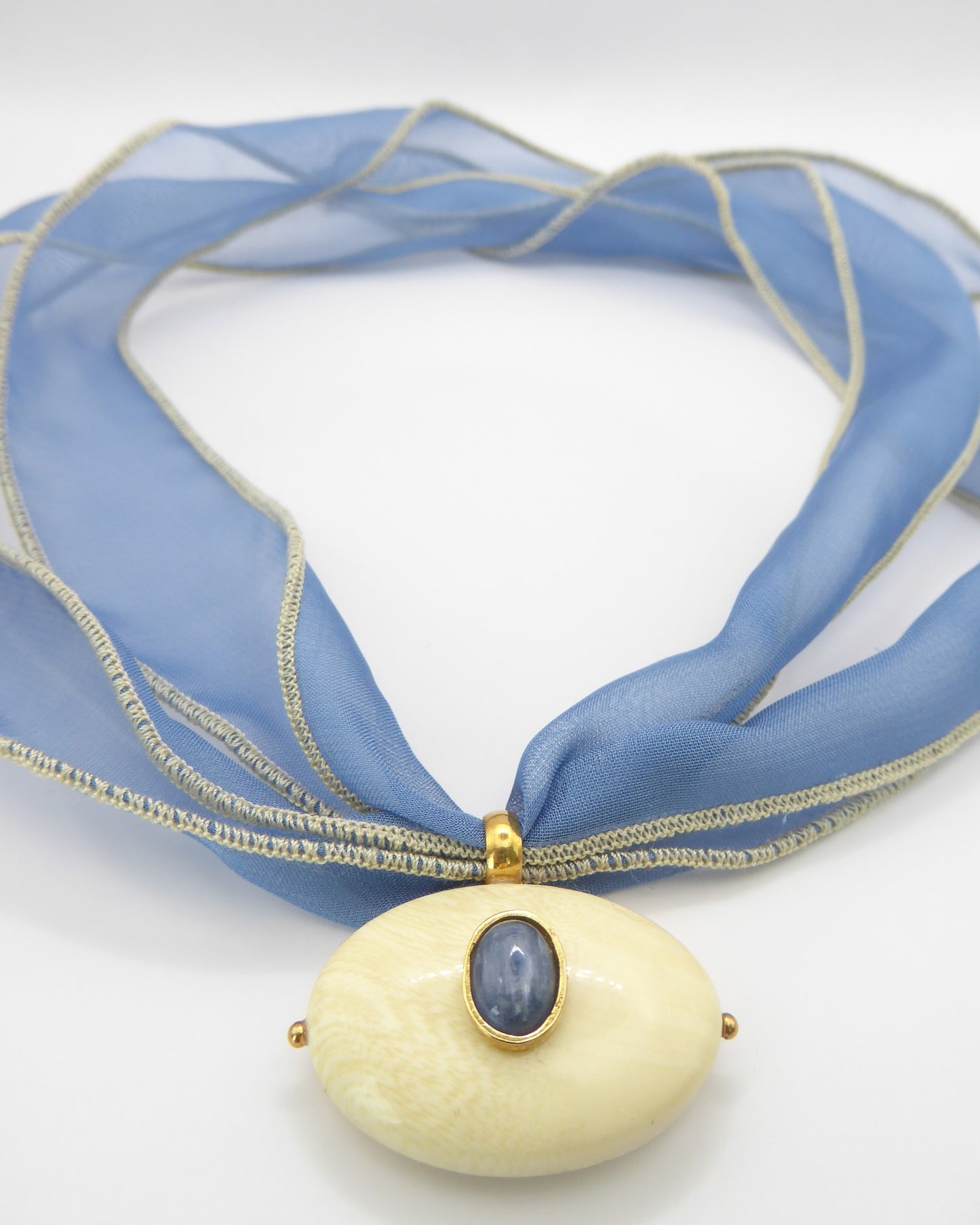 La Joie Bloom Pendant