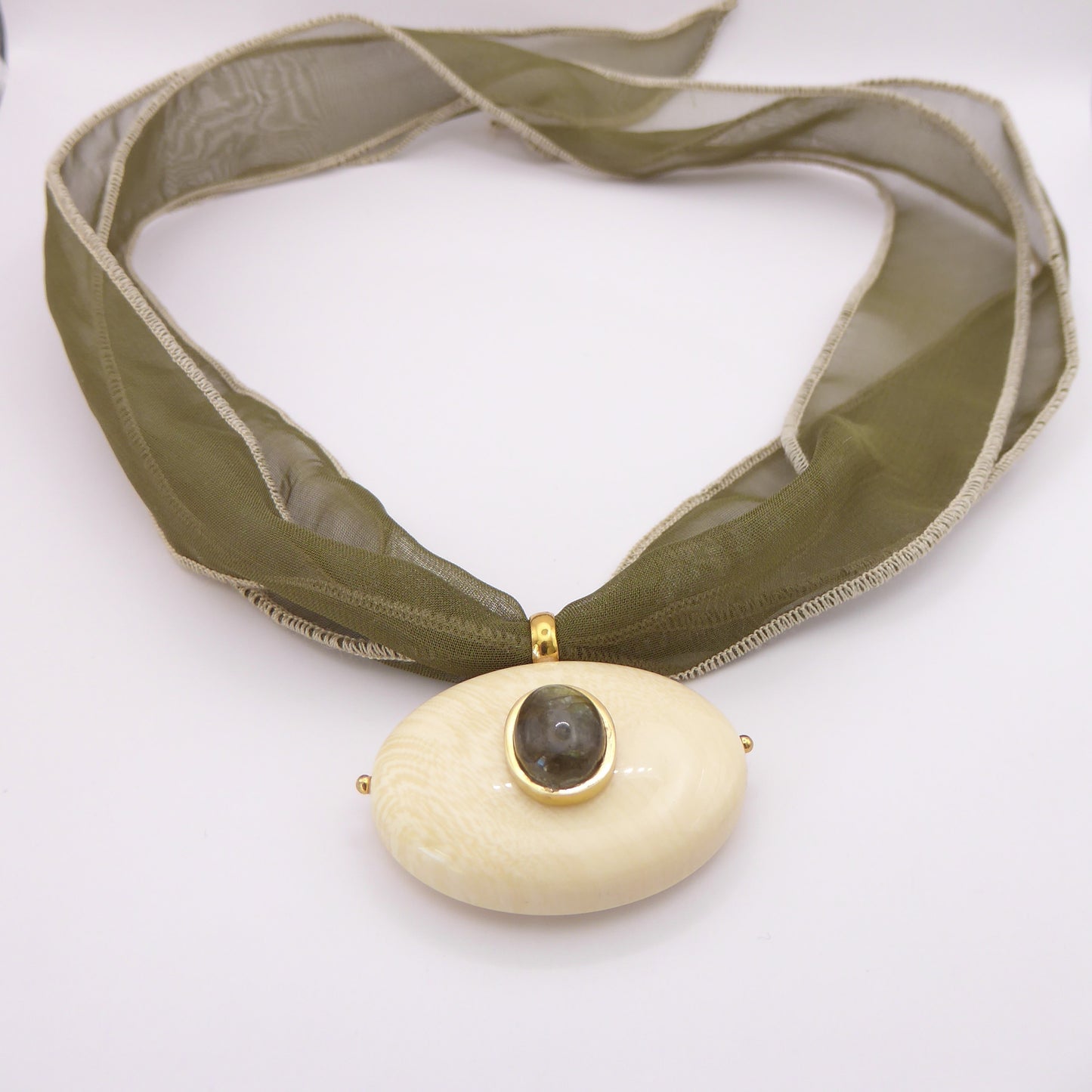 La Joie Bloom Pendant